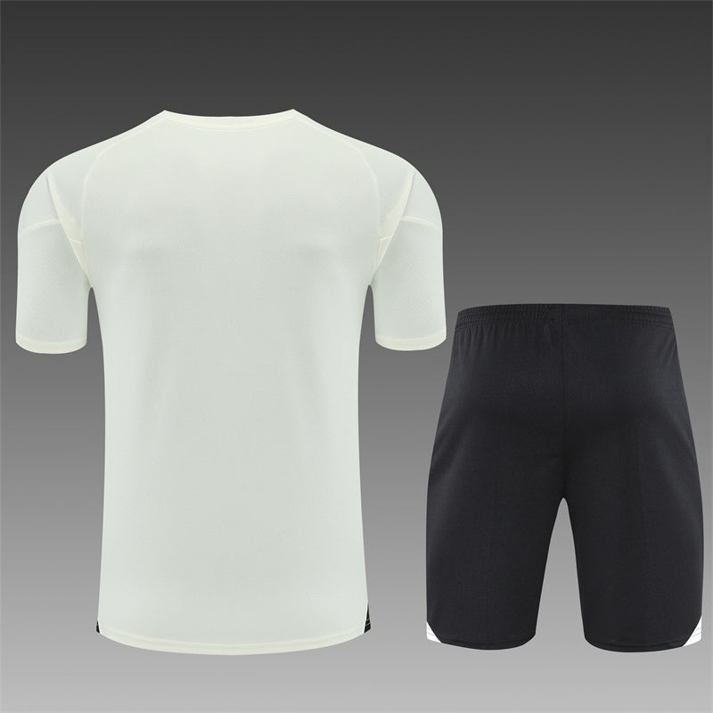 Kit entrenamiento Liverpool 25/26