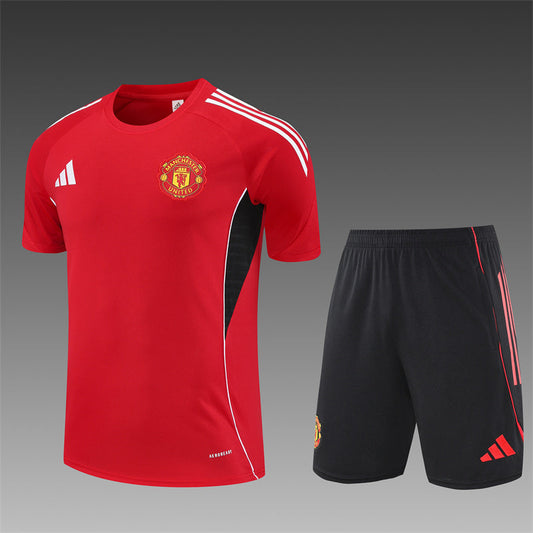 Kit entrenamiento Manchester United 25/26