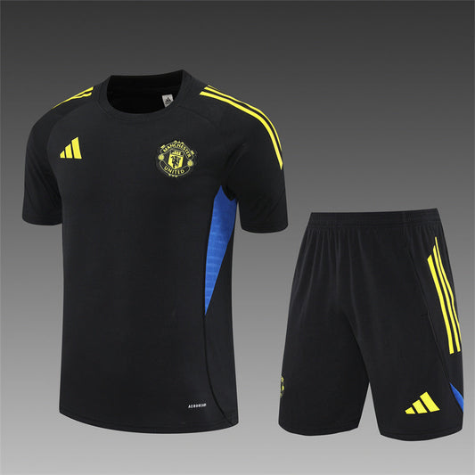 Kit entrenamiento Manchester United 25/26